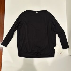 Lululemon back in action long sleeve size 4 top